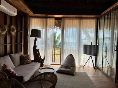Villa mit Meerblick — Sealord Naithon Beachfront Villa